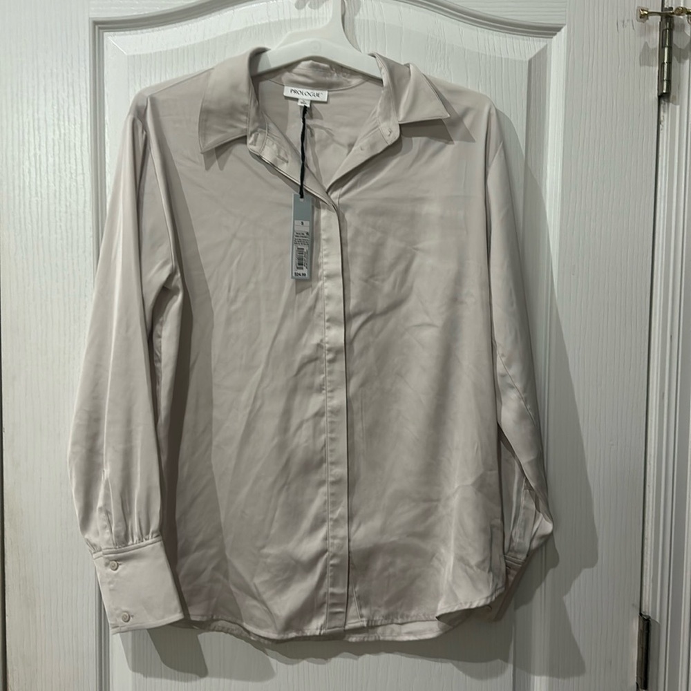 Prologue sz S off white/cream/pearl Matte silk look long sleeve button down